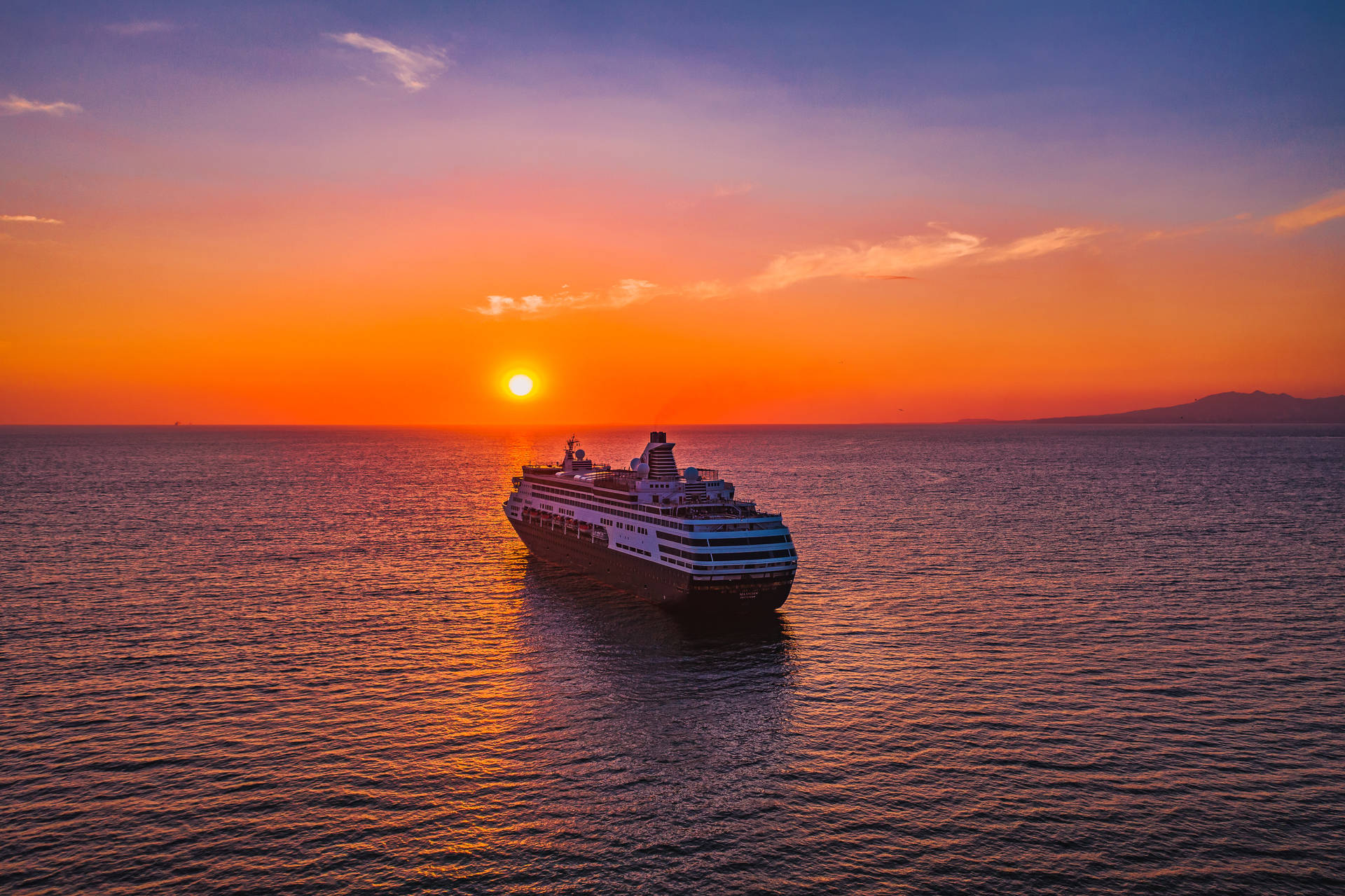 caribbean cruise ship sunset ahh4tkonw9imnsqs